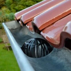 Dakgoot Bladvangers Tegen Verstopte Afvoerpijpen - Set Van 2 Stuks 9 Dakgoot Bladvangers Tegen Verstopte Afvoerpijpen - Set Van 2 Stuks -Buitentuinwinkel dakgootbeschermers 1484066306 3 600